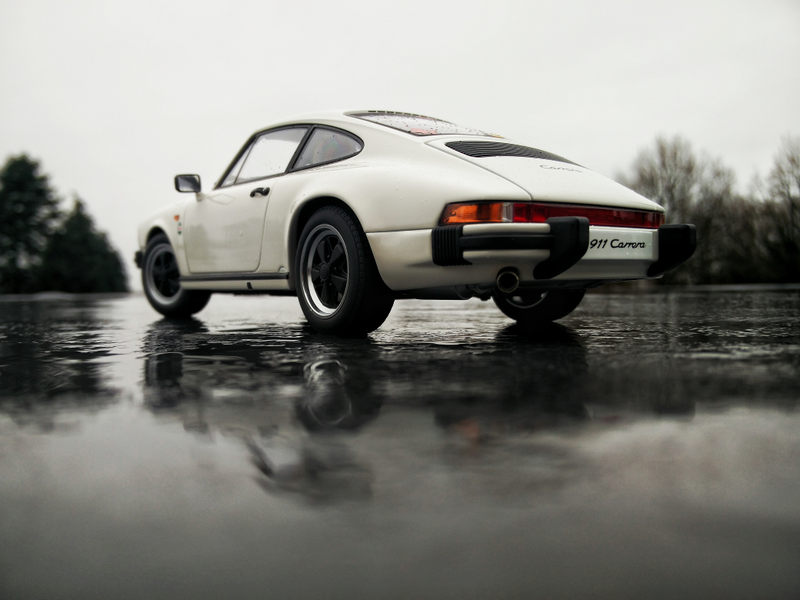 Illustration for article titled Carrera White Carrera 3.2 in the rain - Autoart 1:18